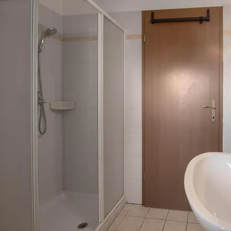 Vikendica Lucija, Stinjan