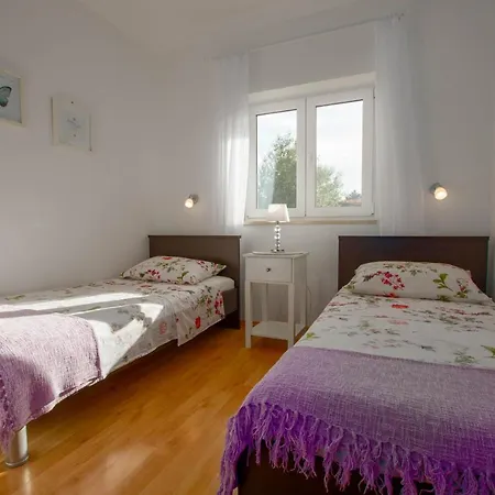 Vakantiehuis Lucija, Stinjan