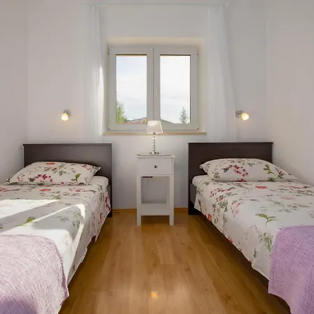 Vakantiehuis Lucija, Stinjan Pula