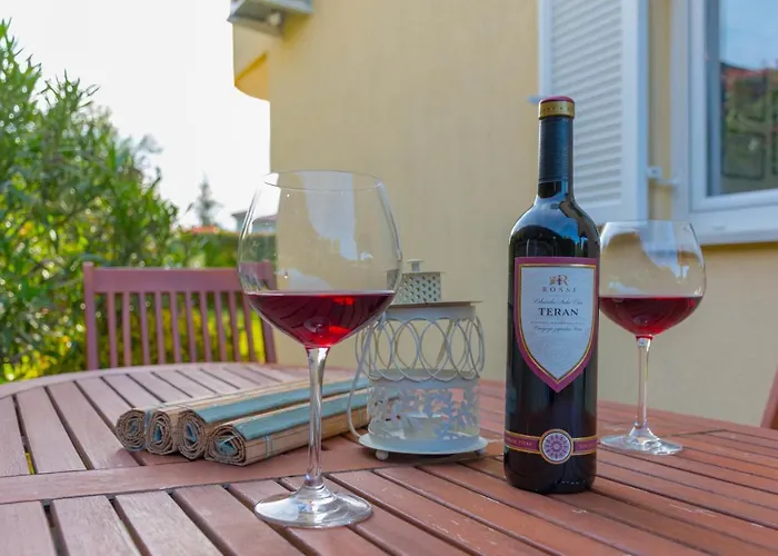 Lucija, Stinjan بولا